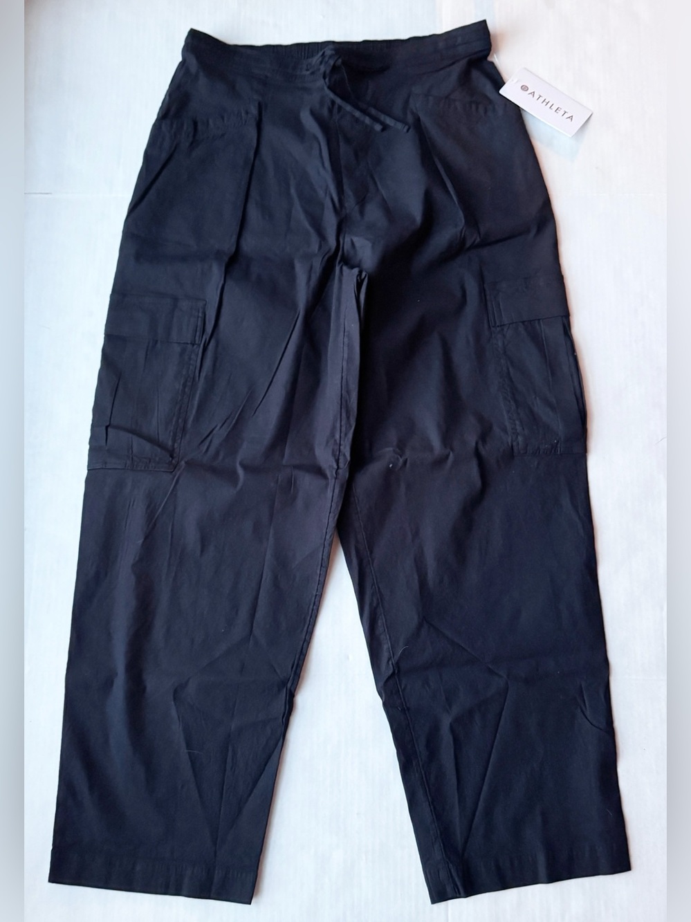 Athleta New Paradise Straight Leg Cargo
Pants Linen Blend In black Size M
NWT - Picture 6 of 16
